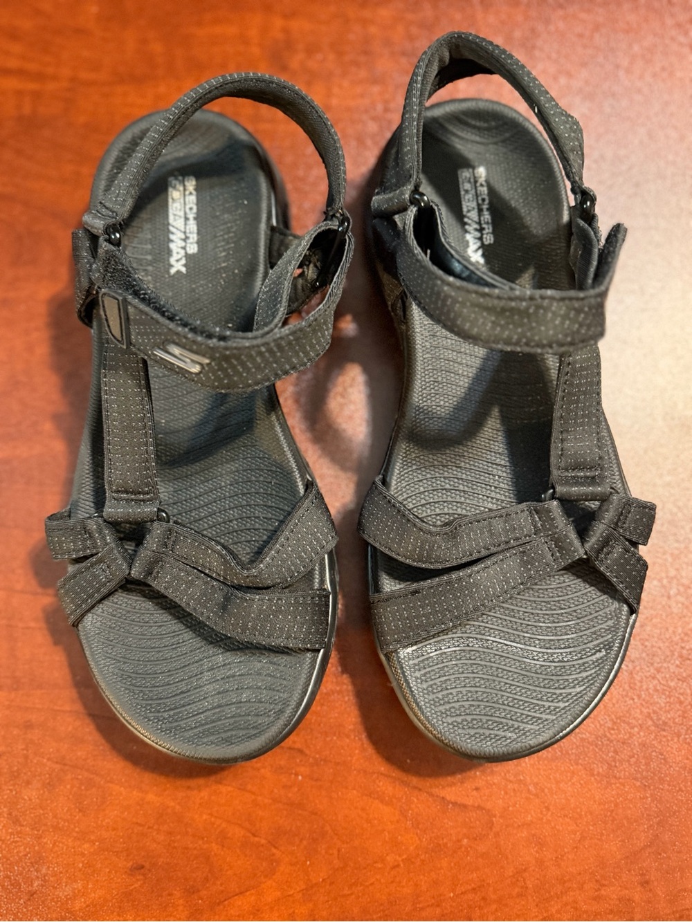 Women's Skechers Goga Max Black Open-Toe Sport Sandals. Size 6